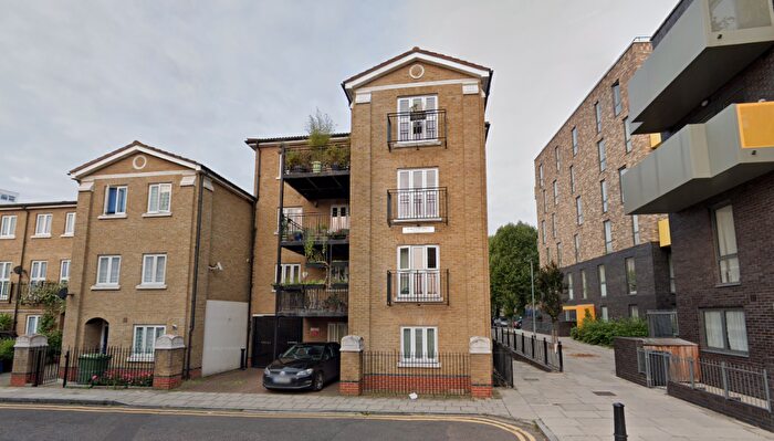 2 Bedroom Flat For Sale In Masters Street, London, E1