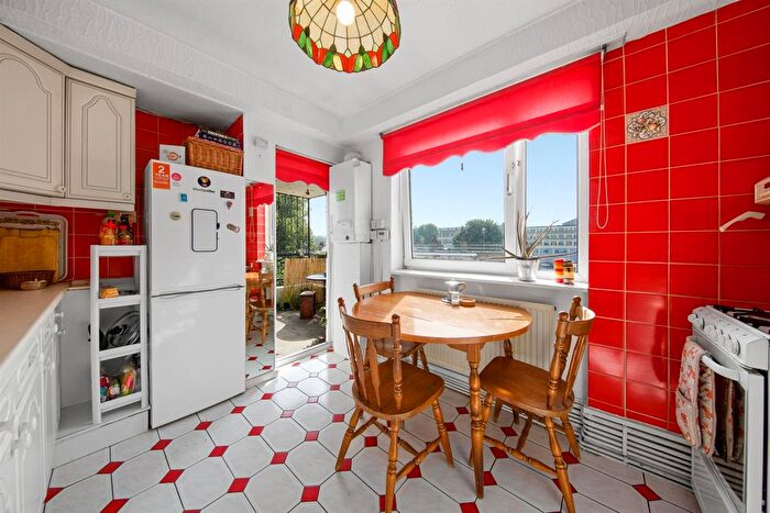 2 Bedroom Flat To Rent In Somerford Grove, N16