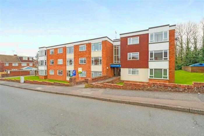 2 Bedroom Apartment To Rent In Grove Road, Burgess Hill, West Sussex, RH15