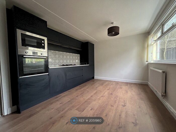 3 Bedroom Semi-Detached House To Rent In Greenwood Crescent, Warrington, WA2