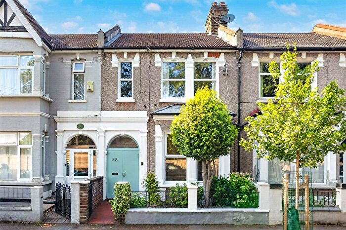 2 Bedroom Flat For Sale In Brewster Road, Leyton, London, E10