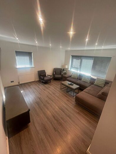 2 Bedroom Flat To Rent In Green Pastures, Stockport, SK4