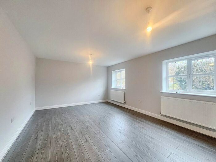 1 Bedroom Town House To Rent In Crescent Drive, Aldershot, GU12