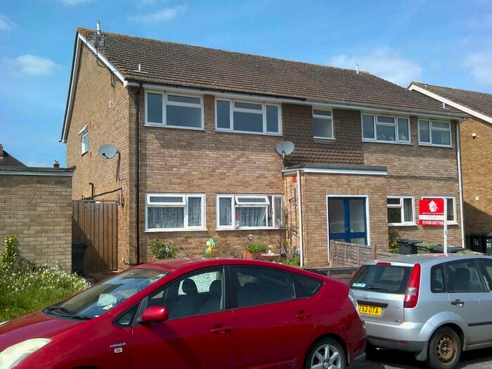 2 Bedroom Flat To Rent In Badgers Close, Guildford, GU2