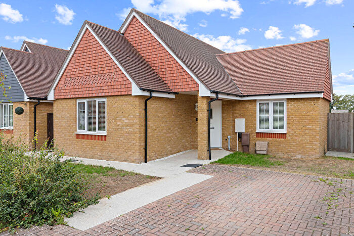 2 Bedroom Bungalow For Sale In Stoney Meadow, Chichester, PO20