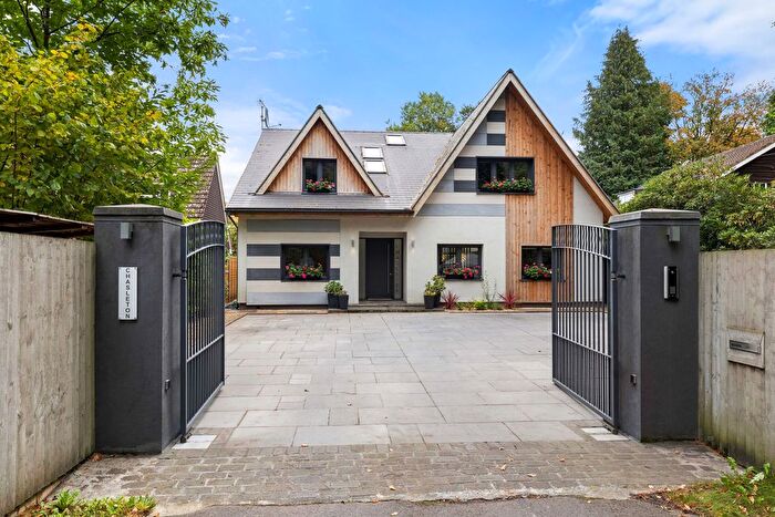 4 Bedroom Detached House For Sale In Lower Wokingham Road, Crowthorne, RG45