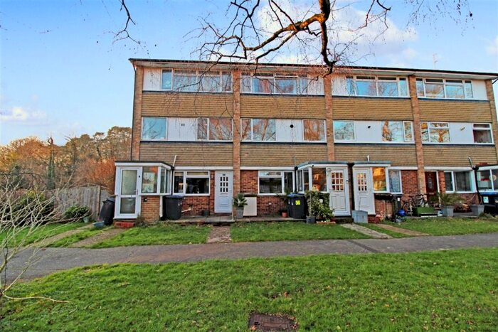 2 Bedroom Flat To Rent In Sunnywood Drive, Haywards Heath RH16