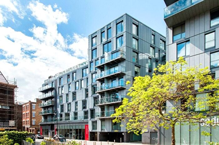 1 Bedroom Flat To Rent In Dickinson Court, Brewhouse Yard, EC1V