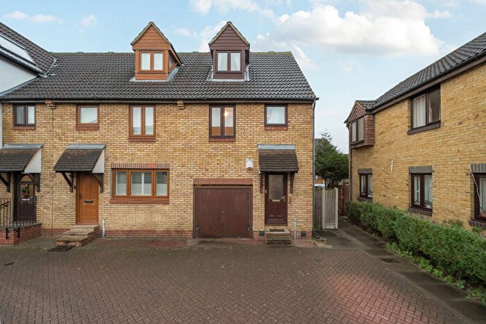 3 Bedroom Detached House For Sale In Steers Way, London, SE16