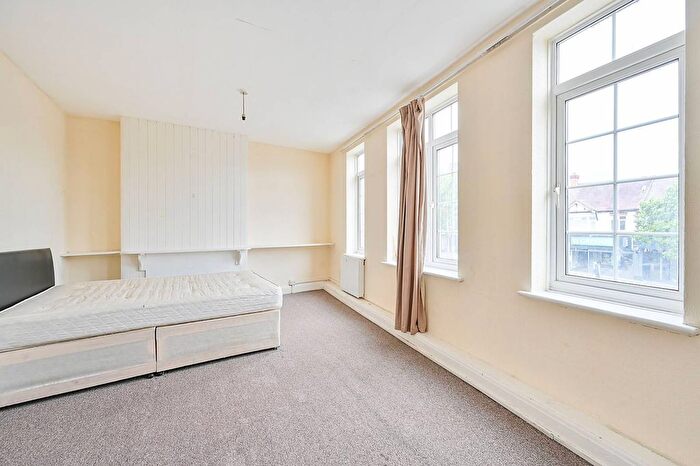 4 Bedroom Flat To Rent In The Broaway, Greenford, UB6