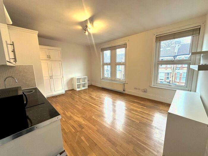 Studio To Rent In La Rosa Lane, Tottenham, N15