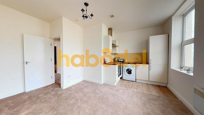 2 Bedroom Flat To Rent In Marlborough Terrace (), Second Floor, Bridlington, YO15