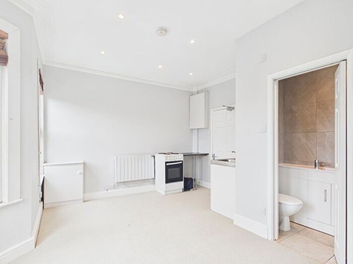 Studio To Rent In Layton Road, Brentford, TW8