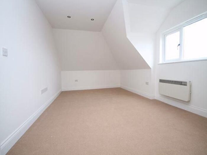 1 Bedroom Flat For Sale In Edward Way, Ashford, TW15