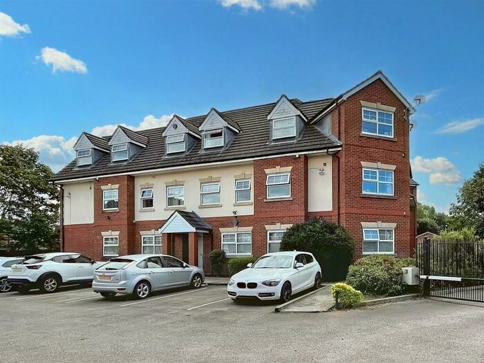 2 Bedroom Apartment To Rent In Firsway, Sale, M33