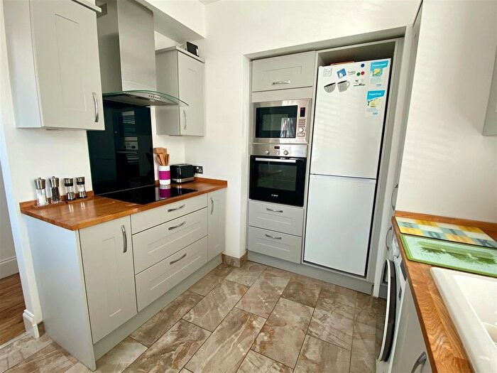 1 Bedroom Flat For Sale In Grassington Road, Eastbourne, BN20