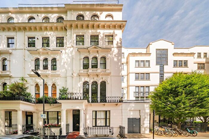 2 Bedroom Flat For Sale In Kensington Gardens Square, Notting Hill, W2