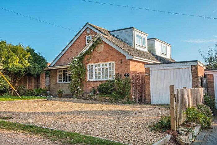 4 Bedroom Chalet For Sale In The Honeypot, Millfield Avenue, East Cowes, Isle Of Wight, PO32