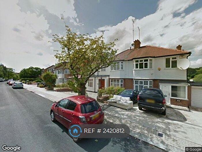 Studio To Rent In Hurstwood Road, London, NW11