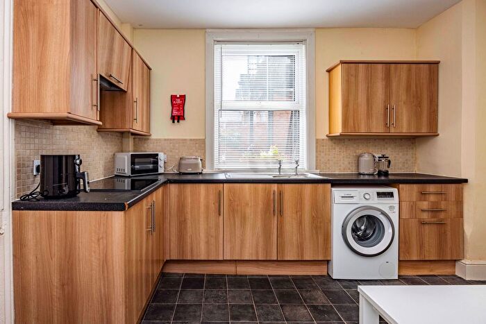 1 Bedroom Flat To Rent In Zulla Road, Nottingham, NG3