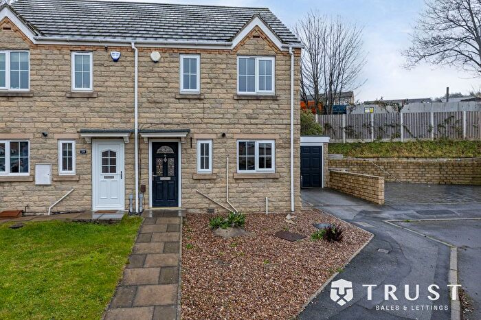 3 Bedroom Semi Detached House For Sale In Carriage Way, Heckmondwike, WF16