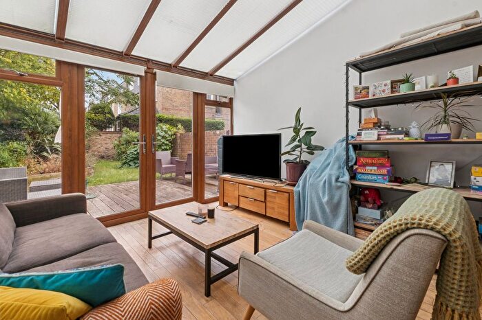 2 Bedroom Flat To Rent In Upper Richmond Road, West Putney, SW15