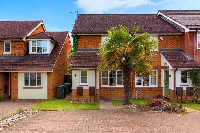 2 Bedroom Property To Rent In Admiral Way, Berkhamsted, HP4