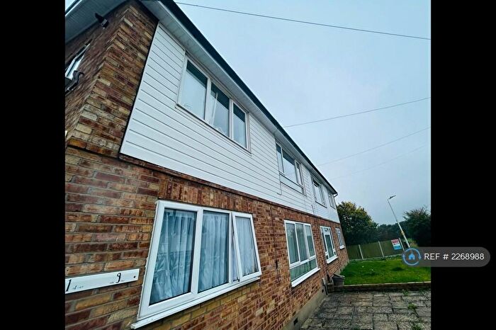 2 Bedroom Maisonette To Rent In Laburnham Close, Upminster, RM14