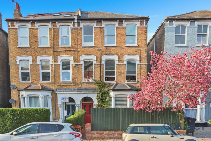 2 Bedroom Flat To Rent In Manor Road, London, N16