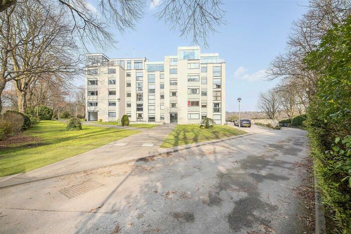 2 Bedroom Flat To Rent In Lake View Court, Roundhay, Leeds, LS8
