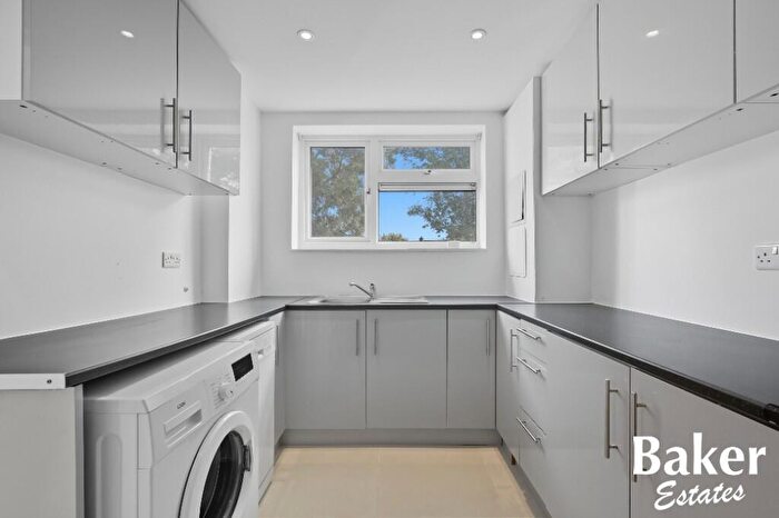 1 Bedroom Flat For Sale In Harbourer Road, Hainault, London, IG6