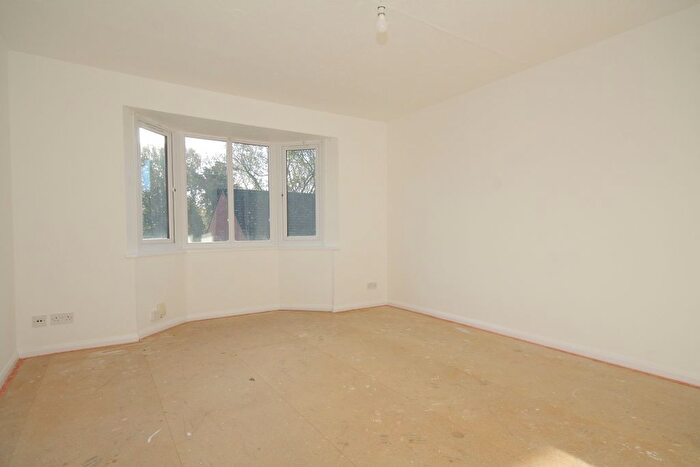 2 Bedroom Flat To Rent In Foxhills, Woking, GU21