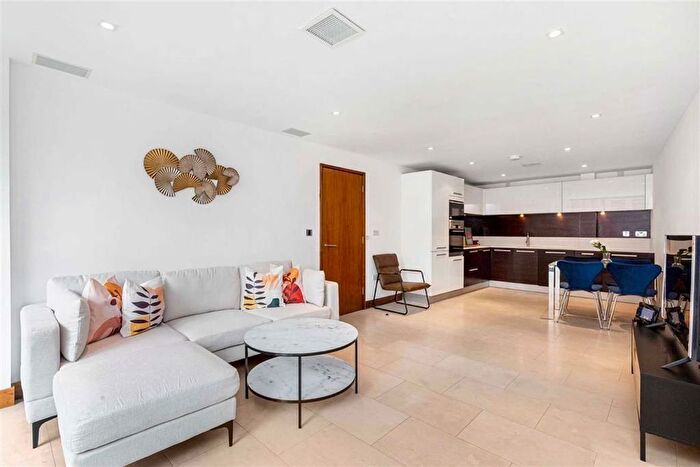 2 Bedroom Flat To Rent In Phoenix Street, London, WC2H