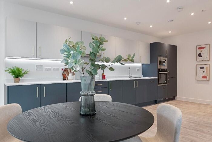 3 Bedroom Flat To Rent In Dukes Road, Walthamstow, E17