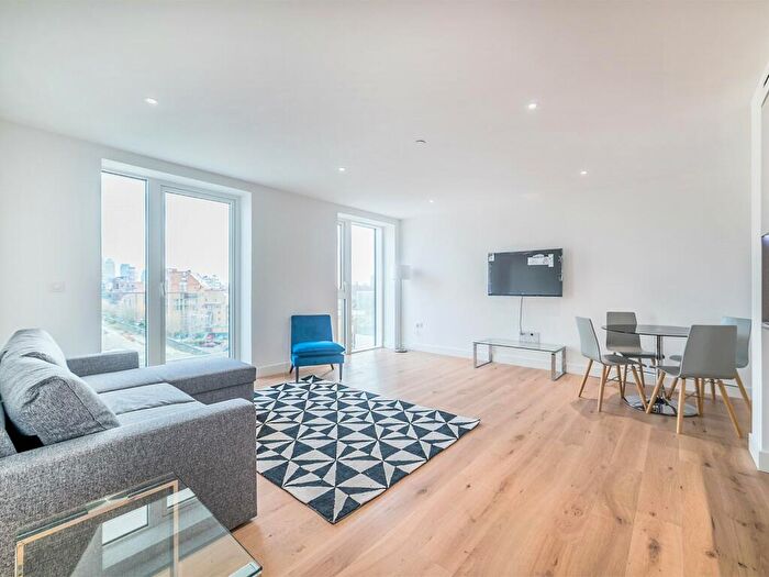 2 Bedroom Apartment To Rent In Vaughan Way, London Dock, E1W