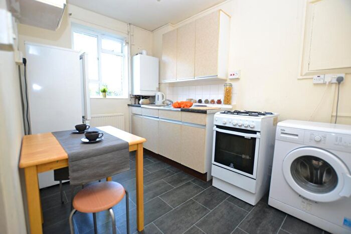 3 Bedroom Maisonette To Rent In Hamilton Park, Highbury, London, N5