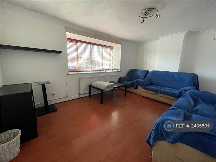 2 Bedroom Flat To Rent In Ranelagh Court, London, HA8