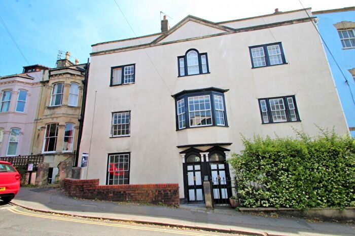 4 Bedroom Semi-Detached House To Rent In Grove Road, BS6