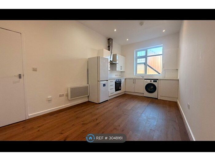 1 Bedroom Flat To Rent In Tooting High St, London, SW17