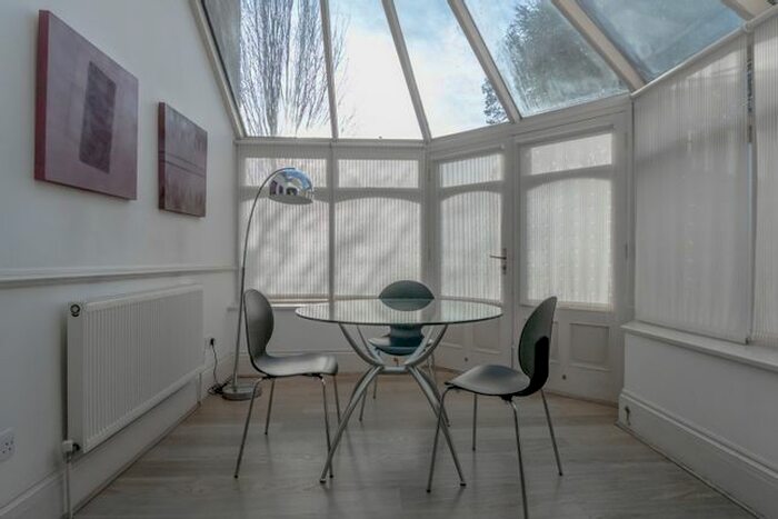 1 Bedroom Flat To Rent In Kew Gardens Road, Richmond, TW9