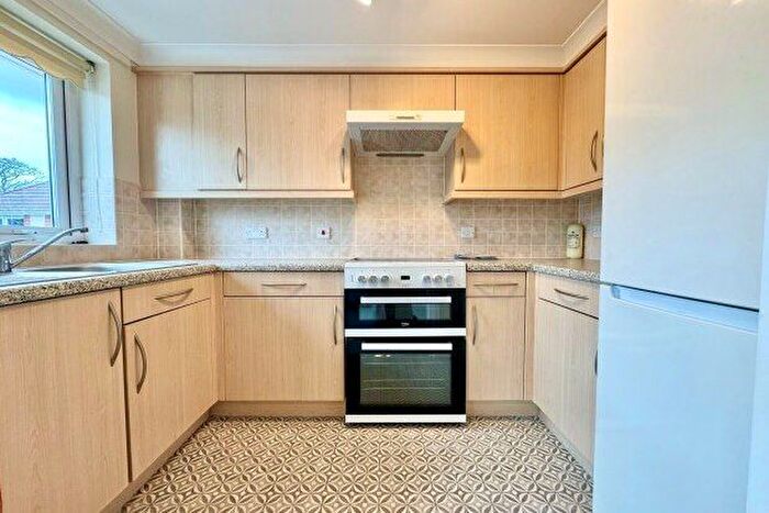 2 Bedroom Flat To Rent In Station Road, Ferndown, BH22