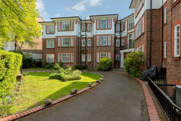 Studio To Rent In Howitt Road, NW3