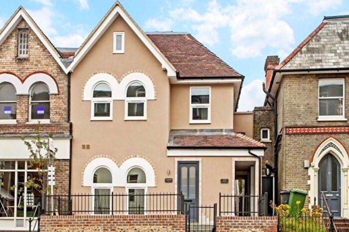 2 Bedroom Maisonette For Sale In City Road, Winchester, Hampshire, SO23