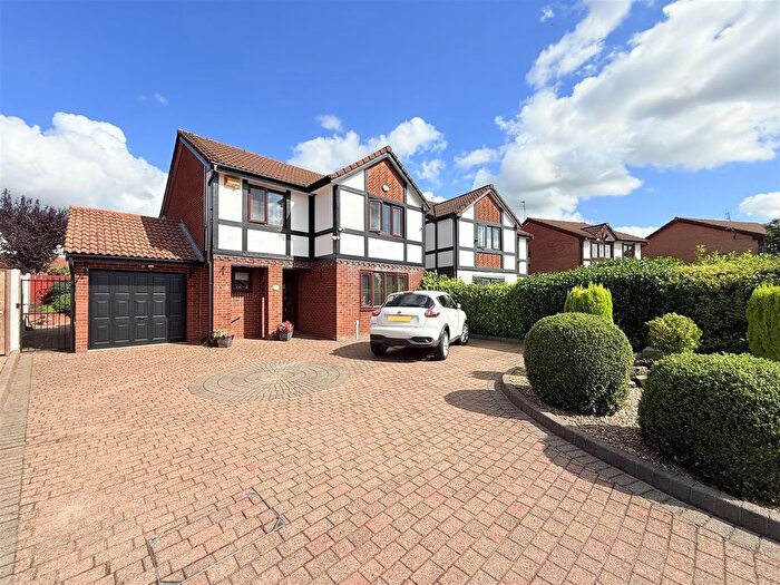 4 Bedroom Detached House For Sale In Osprey Close, Dukinfield, SK16