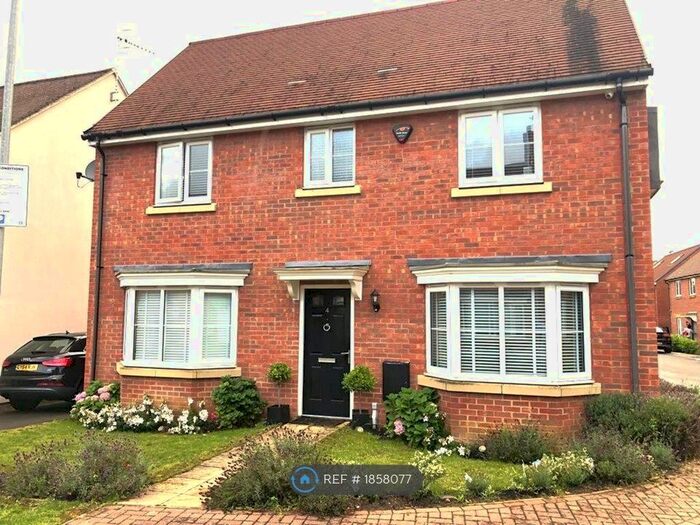 4 Bedroom Detached House To Rent In Wright Close, Bushey, WD23