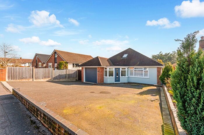 4 Bedroom Detached Bungalow For Sale In Rosemary Way, Cowplain, PO8