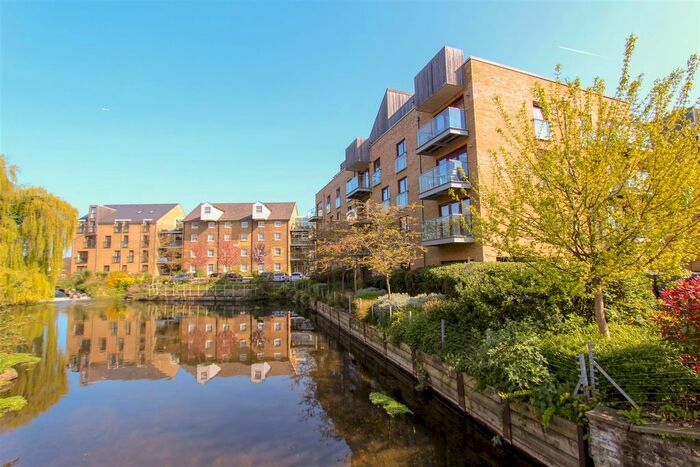 2 Bedroom Flat To Rent In Kings Mill Way, Denham, Uxbridge, UB9
