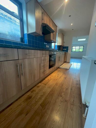 3 Bedroom Bungalow To Rent In Ashlyn Grove, Hornchurch, Essex, RM11