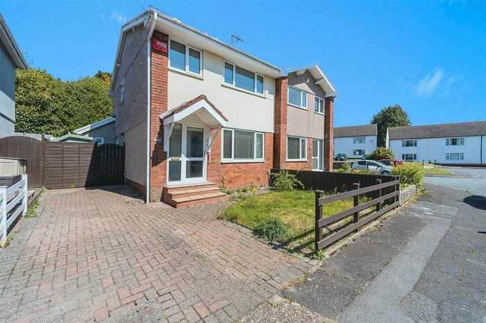 3 Bedroom Property To Rent In Beaconsfield Way, Swansea, SA2