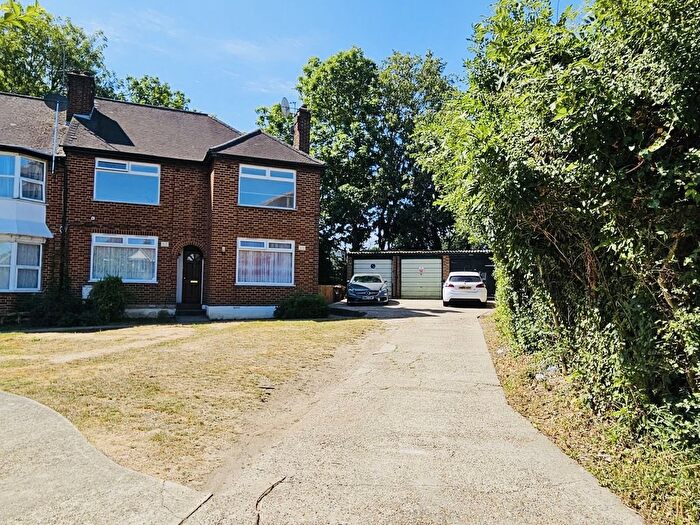 2 Bedroom Maisonette To Rent In Brook Lodge, Brook Avenue, Edgware, HA8